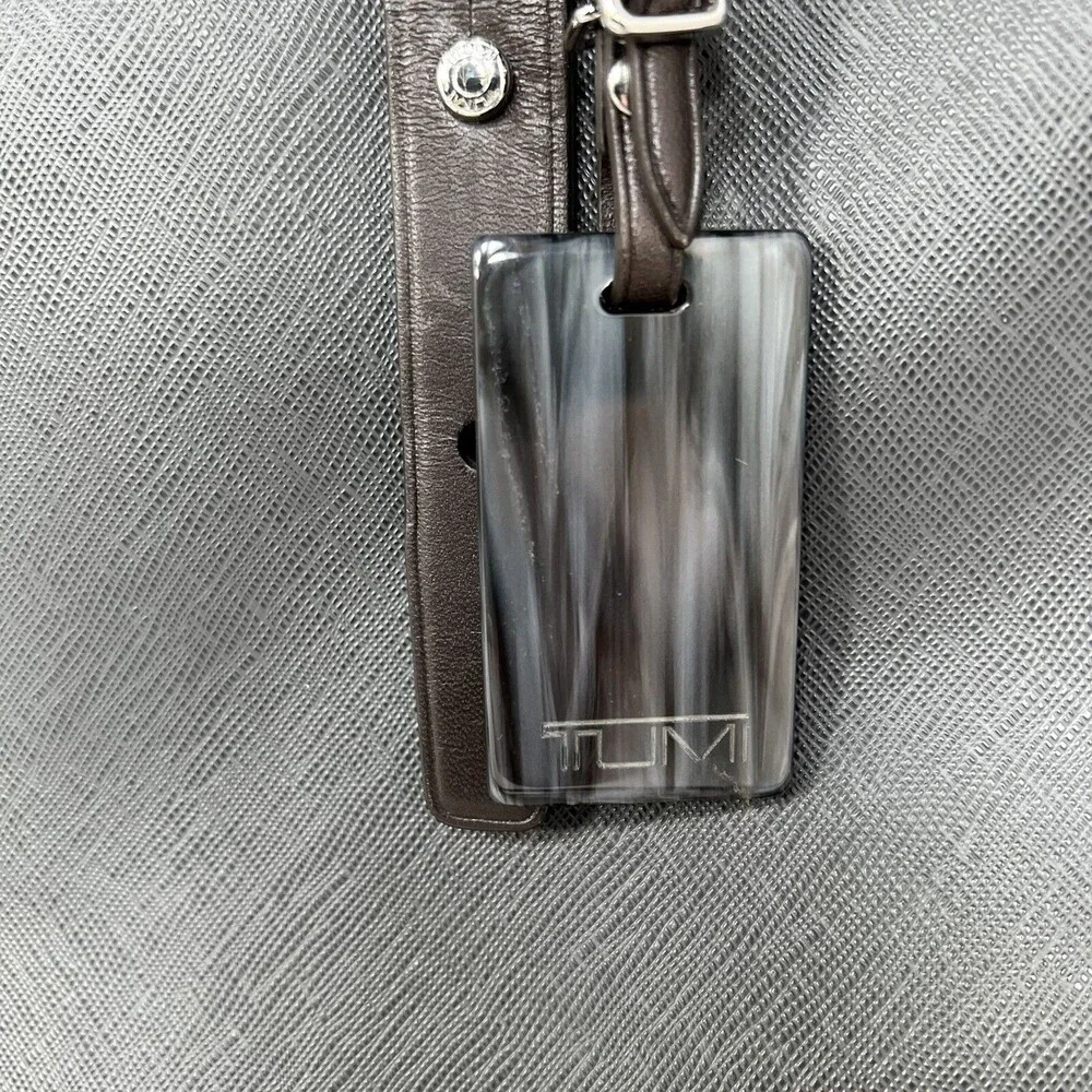 Tumi villa grey